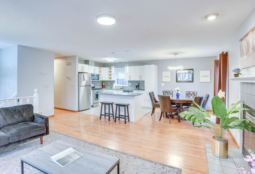 Lovely Minneapolis Home Near Target Field!