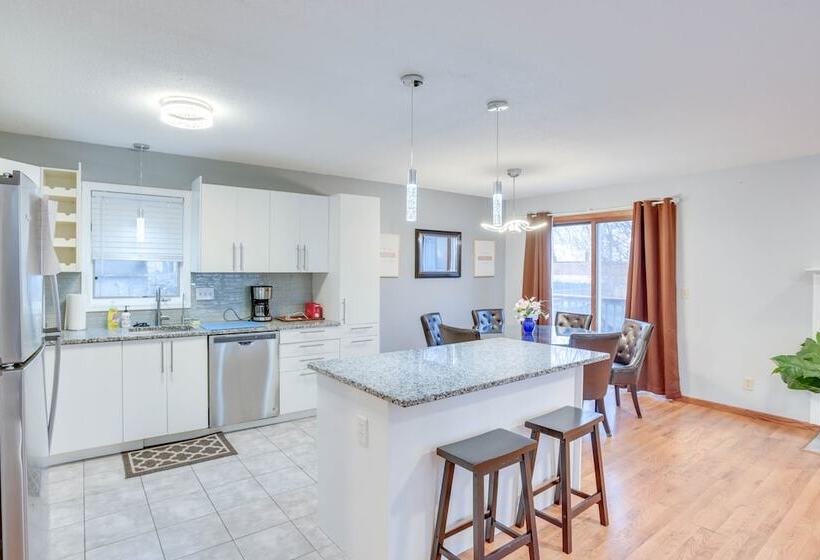 Lovely Minneapolis Home Near Target Field!