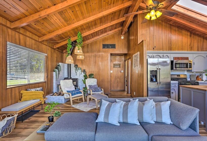 Lovely Oakhurst Cabin W/ Deck & Mtn Views!