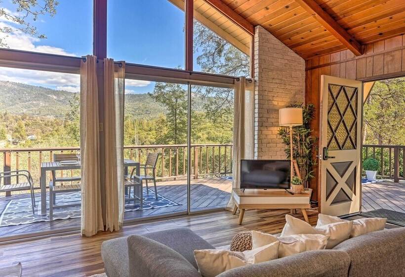 Lovely Oakhurst Cabin W/ Deck & Mtn Views!
