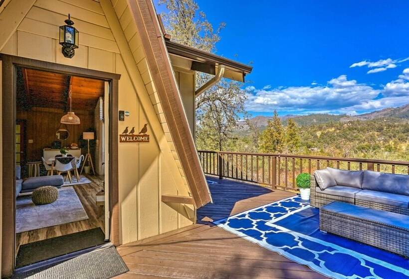 Lovely Oakhurst Cabin W/ Deck & Mtn Views!