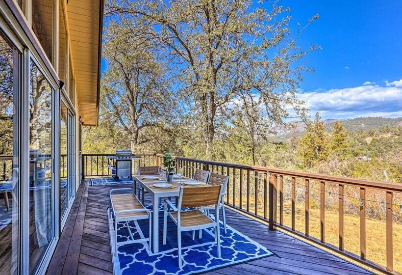 Lovely Oakhurst Cabin W/ Deck & Mtn Views!