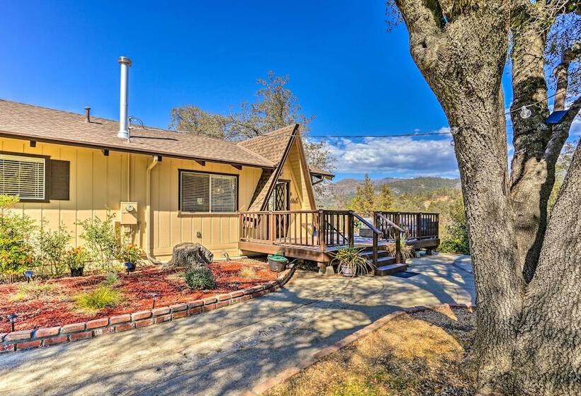 Lovely Oakhurst Cabin W/ Deck & Mtn Views!