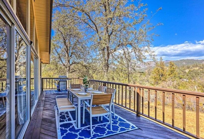 Lovely Oakhurst Cabin W/ Deck & Mtn Views!