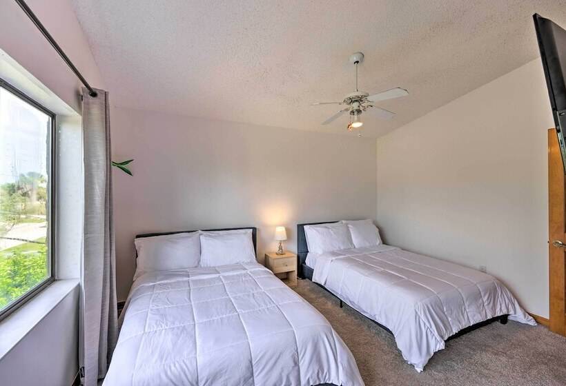 Lovely Palm Coast Retreat W/ Outdoor Kitchen