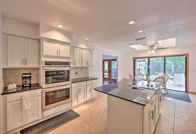 Lovely Palm Coast Retreat W/ Outdoor Kitchen