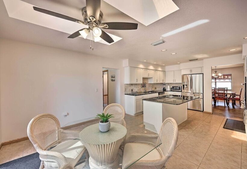 Lovely Palm Coast Retreat W/ Outdoor Kitchen