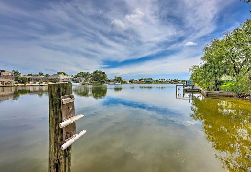 Lovely Palm Coast Retreat W/ Outdoor Kitchen