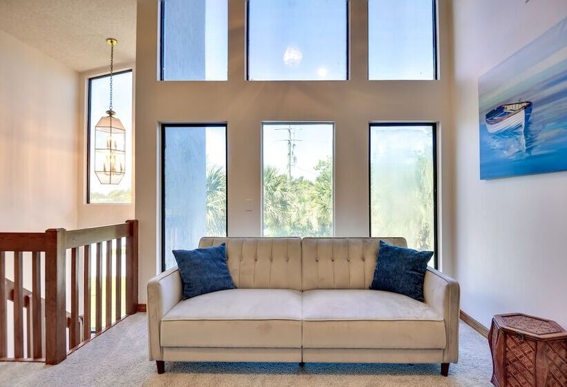 Lovely Palm Coast Retreat W/ Outdoor Kitchen