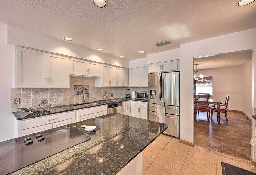 Lovely Palm Coast Retreat W/ Outdoor Kitchen