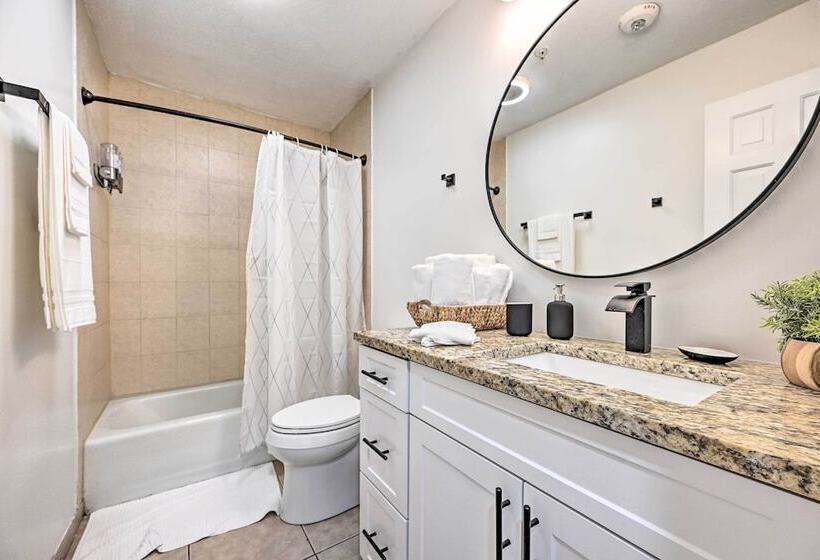 Luxe Brandon Oasis W/ Private Pool & Hot Tub!