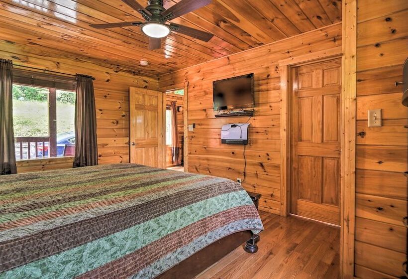 Pigeon Forge Cabin: Sauna, Saltwater Pool & Views!