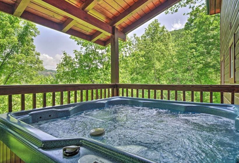 Pigeon Forge Cabin: Sauna, Saltwater Pool & Views!