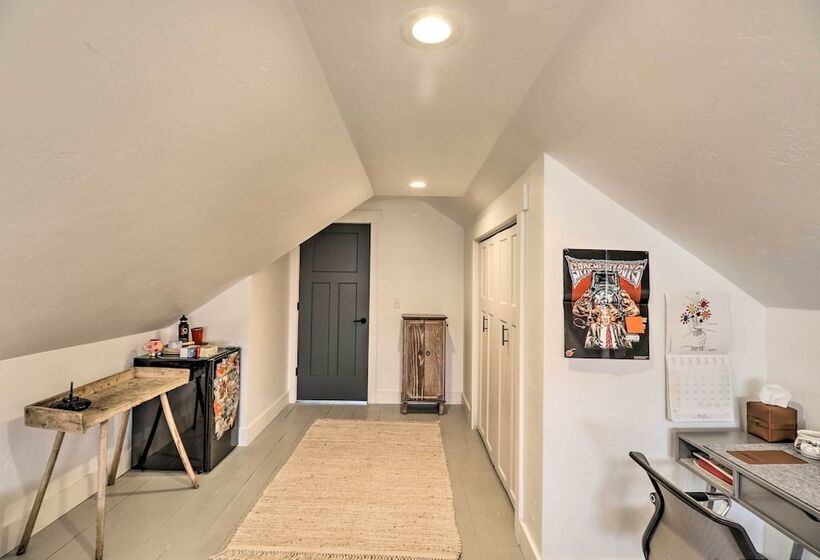 Luxe Glacier Getaway: Walk To Downtown Kalispell!