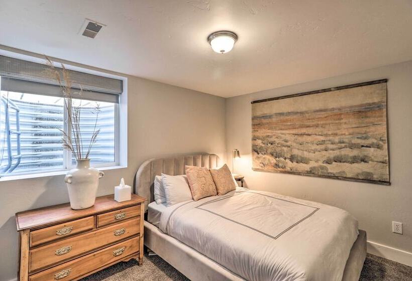 Luxe Glacier Getaway: Walk To Downtown Kalispell!