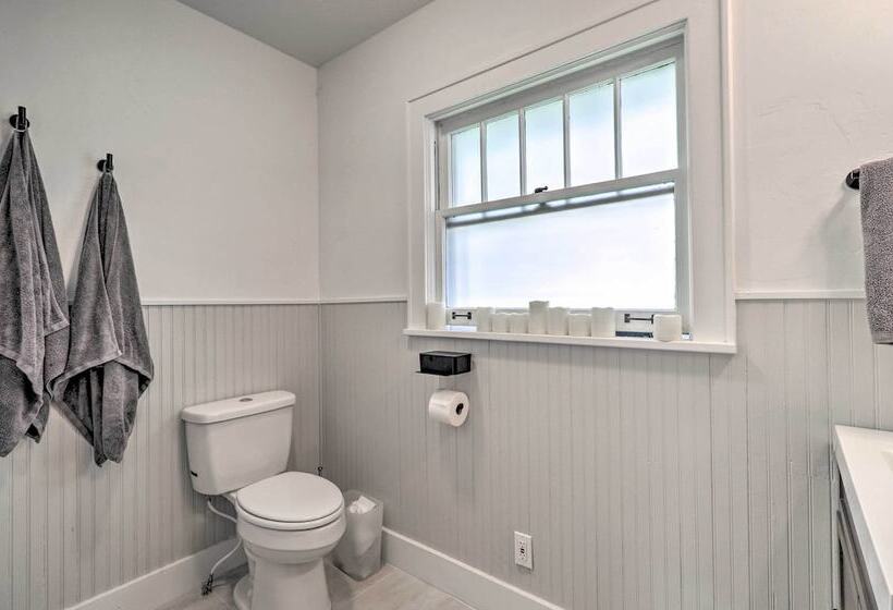 Luxe Glacier Getaway: Walk To Downtown Kalispell!