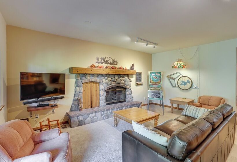 Luxe Lake Arrowhead Home W/ Deck, 3 Mi To Village!