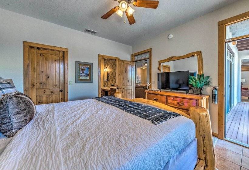 Luxe Ruidoso Home W/ Hot Tub + Mountain Views