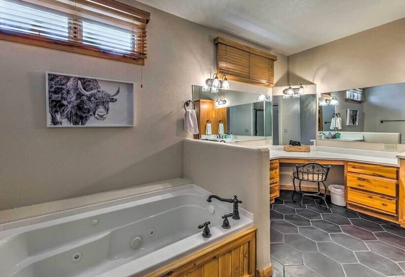 Luxe Ruidoso Home W/ Hot Tub + Mountain Views