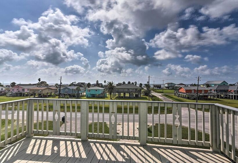 2 Blocks To Gulf: Surfside Beach Family Home!