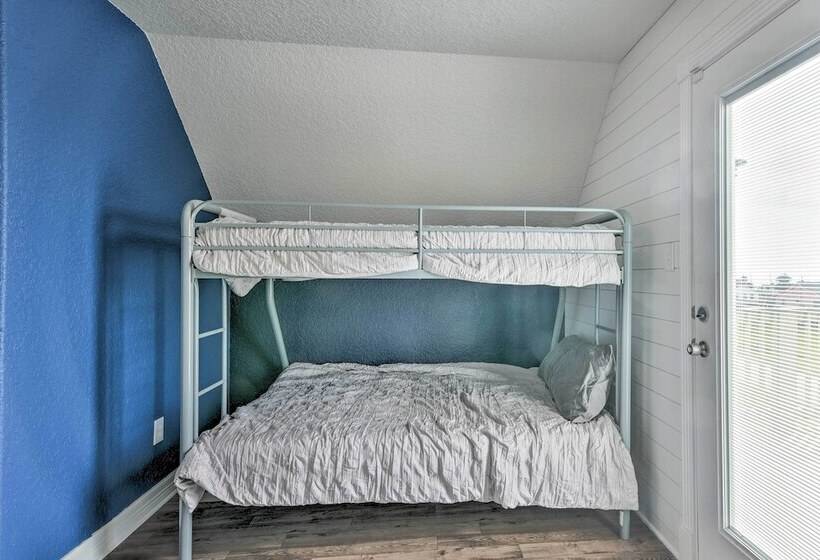 2 Blocks To Gulf: Surfside Beach Family Home!