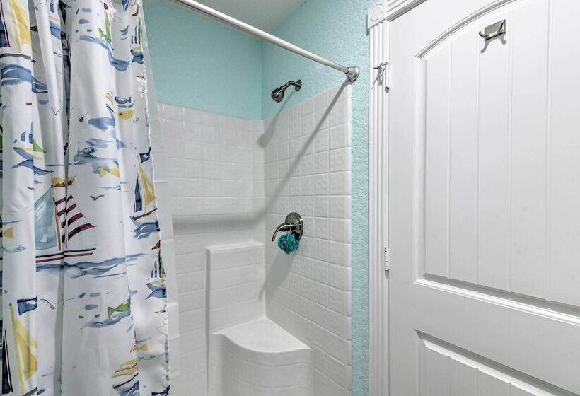 2 Blocks To Gulf: Surfside Beach Family Home!