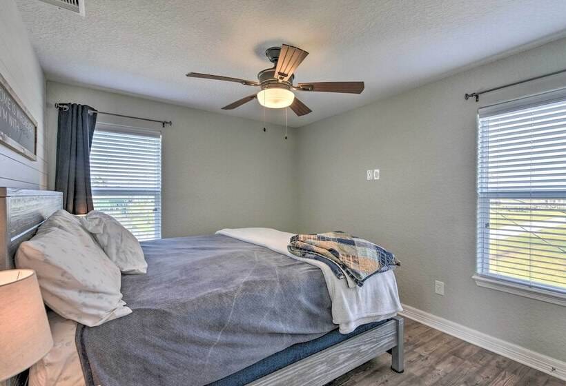 2 Blocks To Gulf: Surfside Beach Family Home!