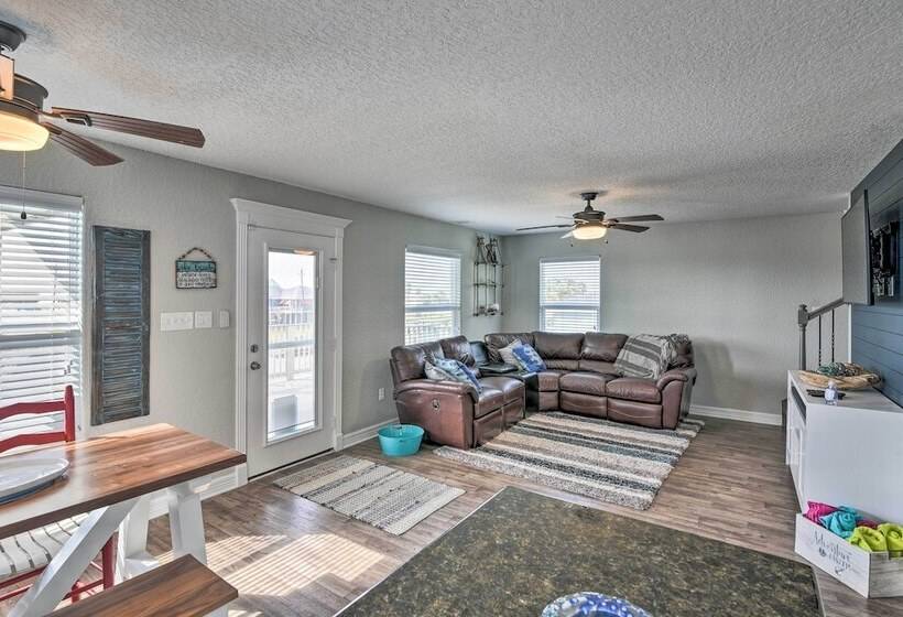 2 Blocks To Gulf: Surfside Beach Family Home!