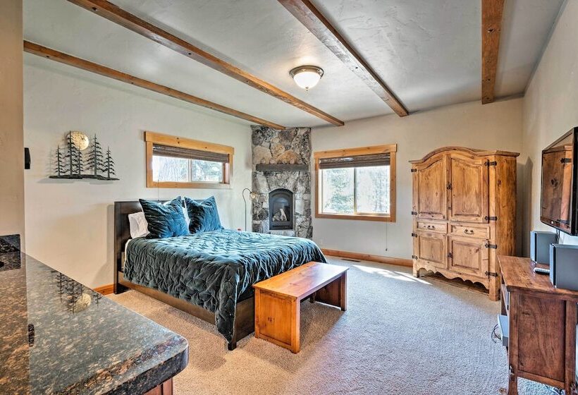 Truckee Escape W/ Hot Tub Near Ski Resorts