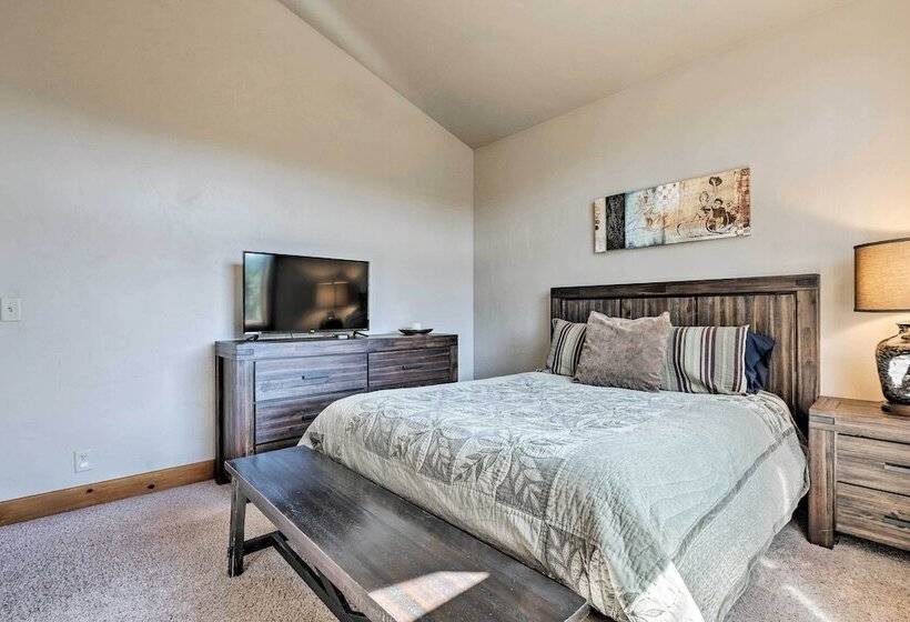 Truckee Escape W/ Hot Tub Near Ski Resorts