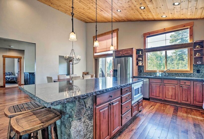 Truckee Escape W/ Hot Tub Near Ski Resorts
