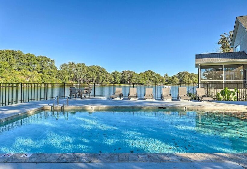 Waterfront Oasis On Tims Ford Lake: Pool/kayak!