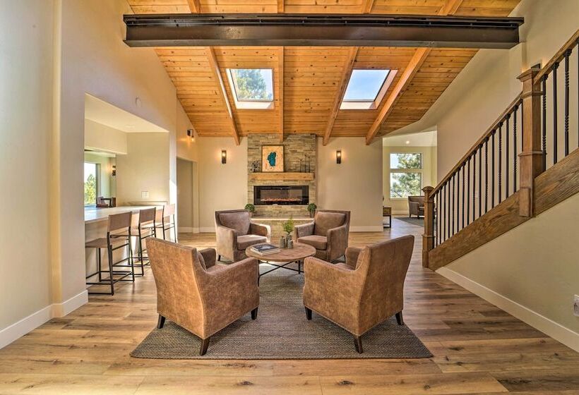 Luxe Reno Chalet W/ Mountain View: 3 Mi To Skiing!