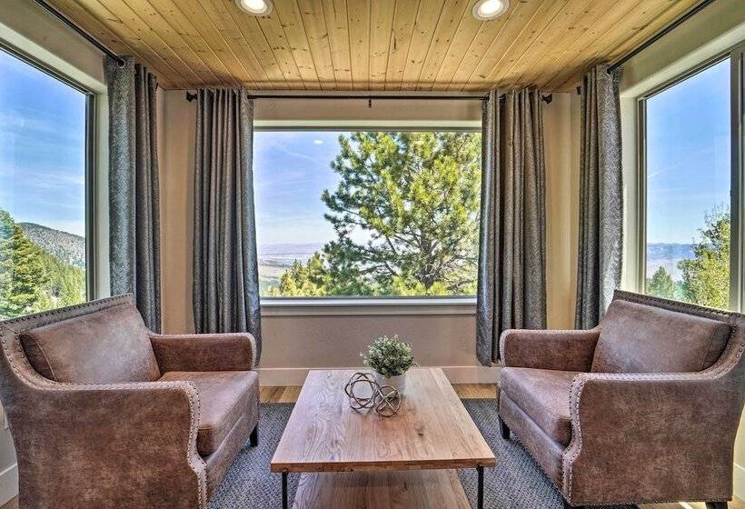 Luxe Reno Chalet W/ Mountain View: 3 Mi To Skiing!