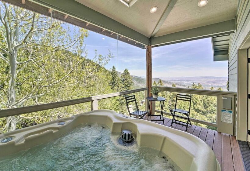 Luxe Reno Chalet W/ Mountain View: 3 Mi To Skiing!