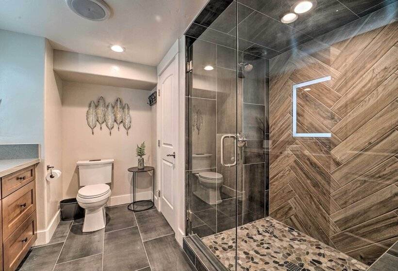 Luxe Reno Chalet W/ Mountain View: 3 Mi To Skiing!