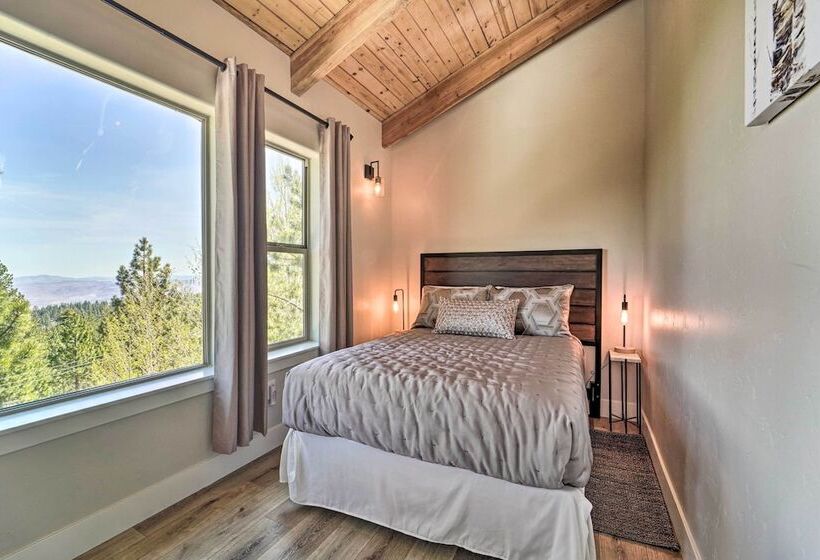 Luxe Reno Chalet W/ Mountain View: 3 Mi To Skiing!