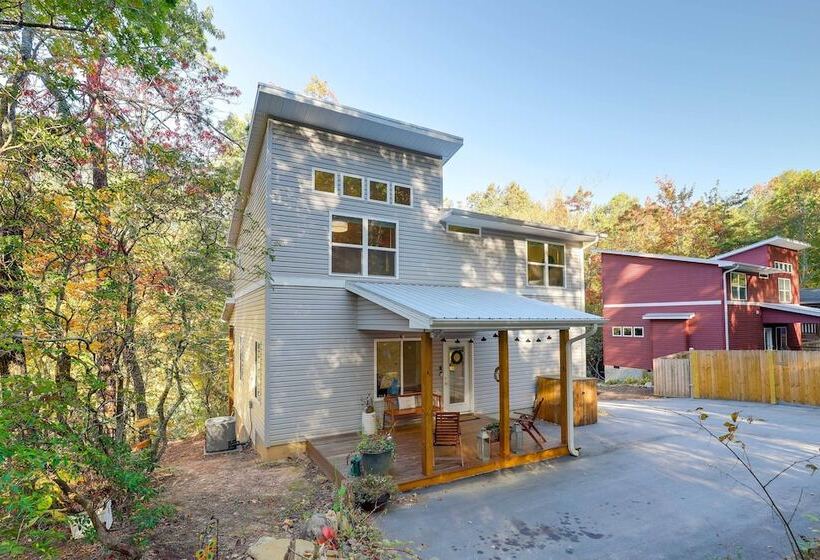 Luxe Mountain Home Near Ridgecrest & Asheville!