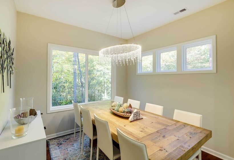 Luxe Mountain Home Near Ridgecrest & Asheville!