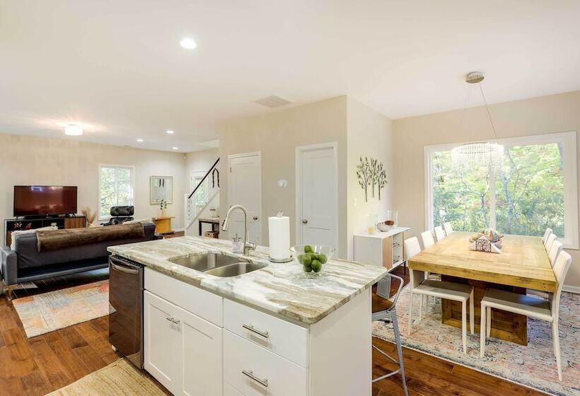 Luxe Mountain Home Near Ridgecrest & Asheville!