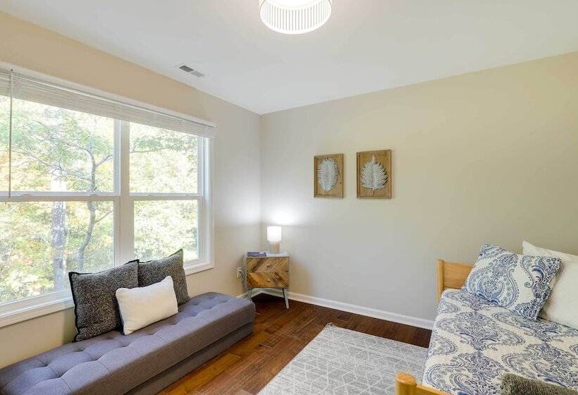 Luxe Mountain Home Near Ridgecrest & Asheville!