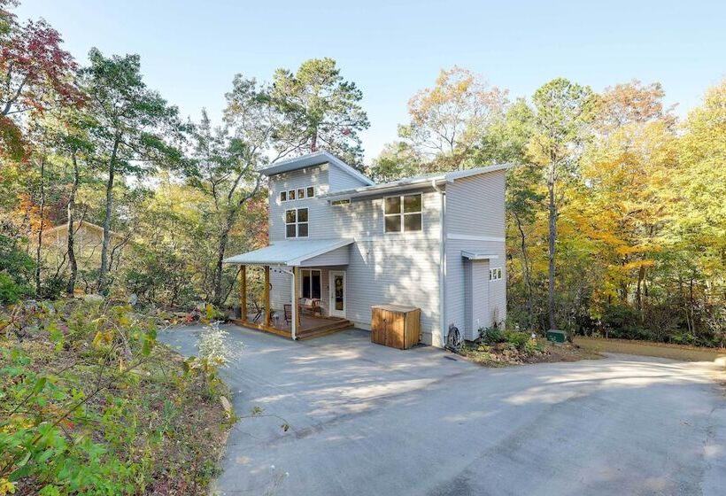 Luxe Mountain Home Near Ridgecrest & Asheville!