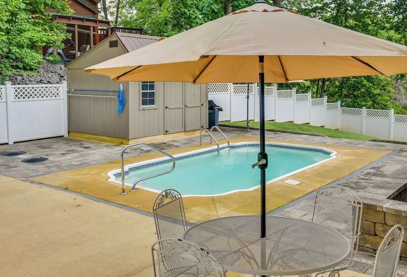 Modern Tims Ford Lake Home W/ Private Dock & Pool!