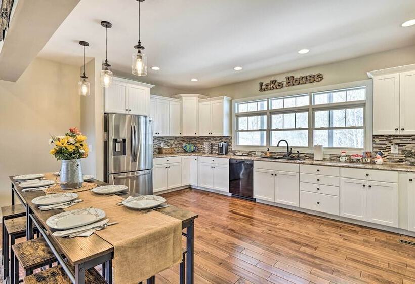 Modern Tims Ford Lake Home W/ Private Dock & Pool!