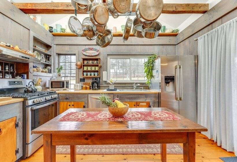 Manchester Center Home W/ Green Mtn Views!