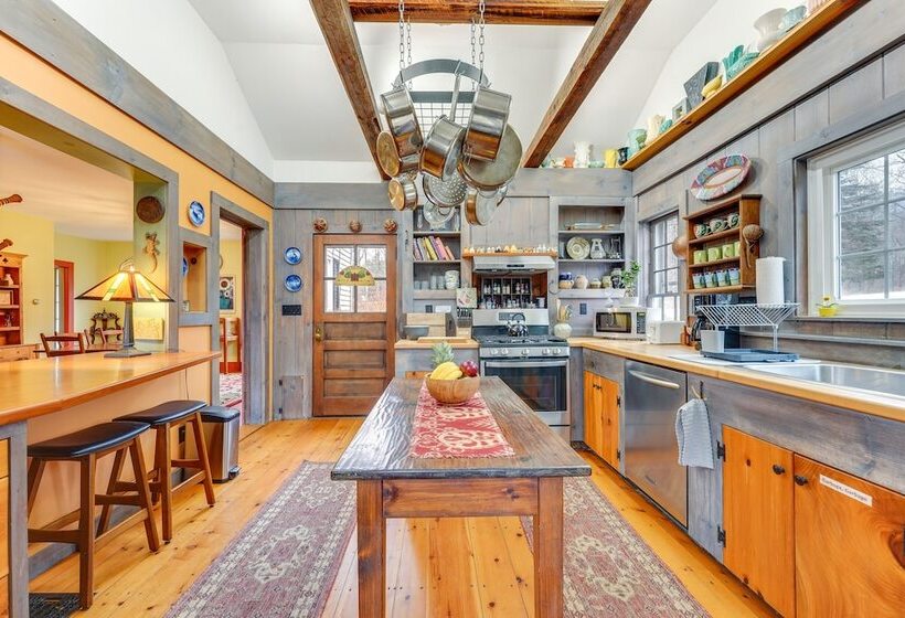 Manchester Center Home W/ Green Mtn Views!