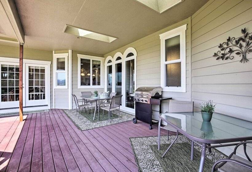Mcminnville Wine Country Home W/ Hot Tub+deck