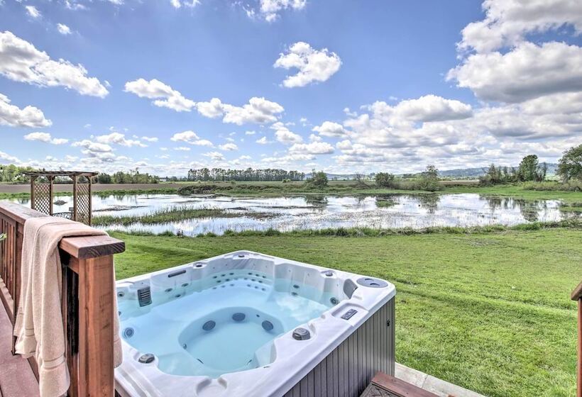 Mcminnville Wine Country Home W/ Hot Tub+deck