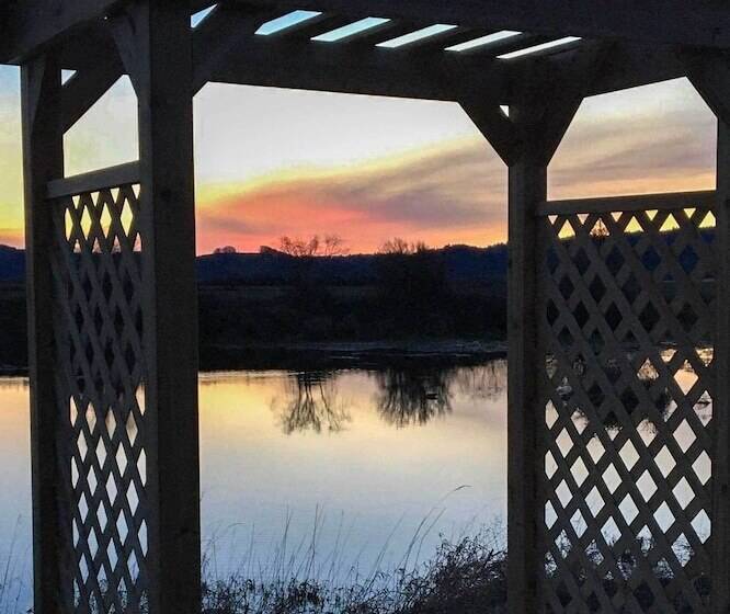 Mcminnville Wine Country Home W/ Hot Tub+deck