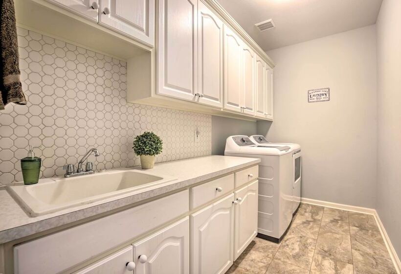 Mcminnville Wine Country Home W/ Hot Tub+deck